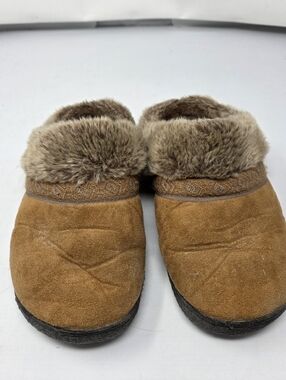 Isotoner Smartzone Slippers Womens Taupe Light Brown Size 7.5-8 Faux Fur
